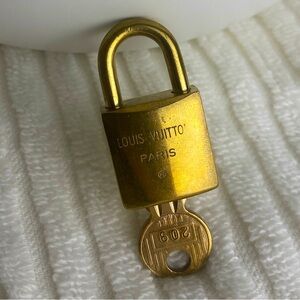Louis Vuitton ✨RARE ✨Bright 🔆 Gold Padlock and Key #209 - 200 series square